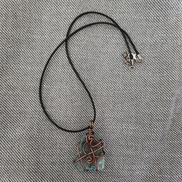 Handmade beach glass necklace - Picture 3 of 3